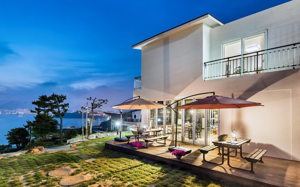 Yeosu Blooming Pension Eksteriør billede